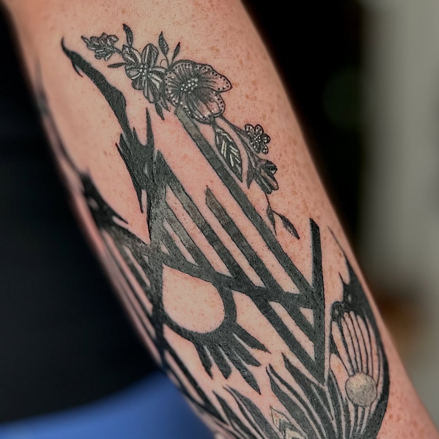 Tattoo by @alchemillia.tattoos — black_and_grey