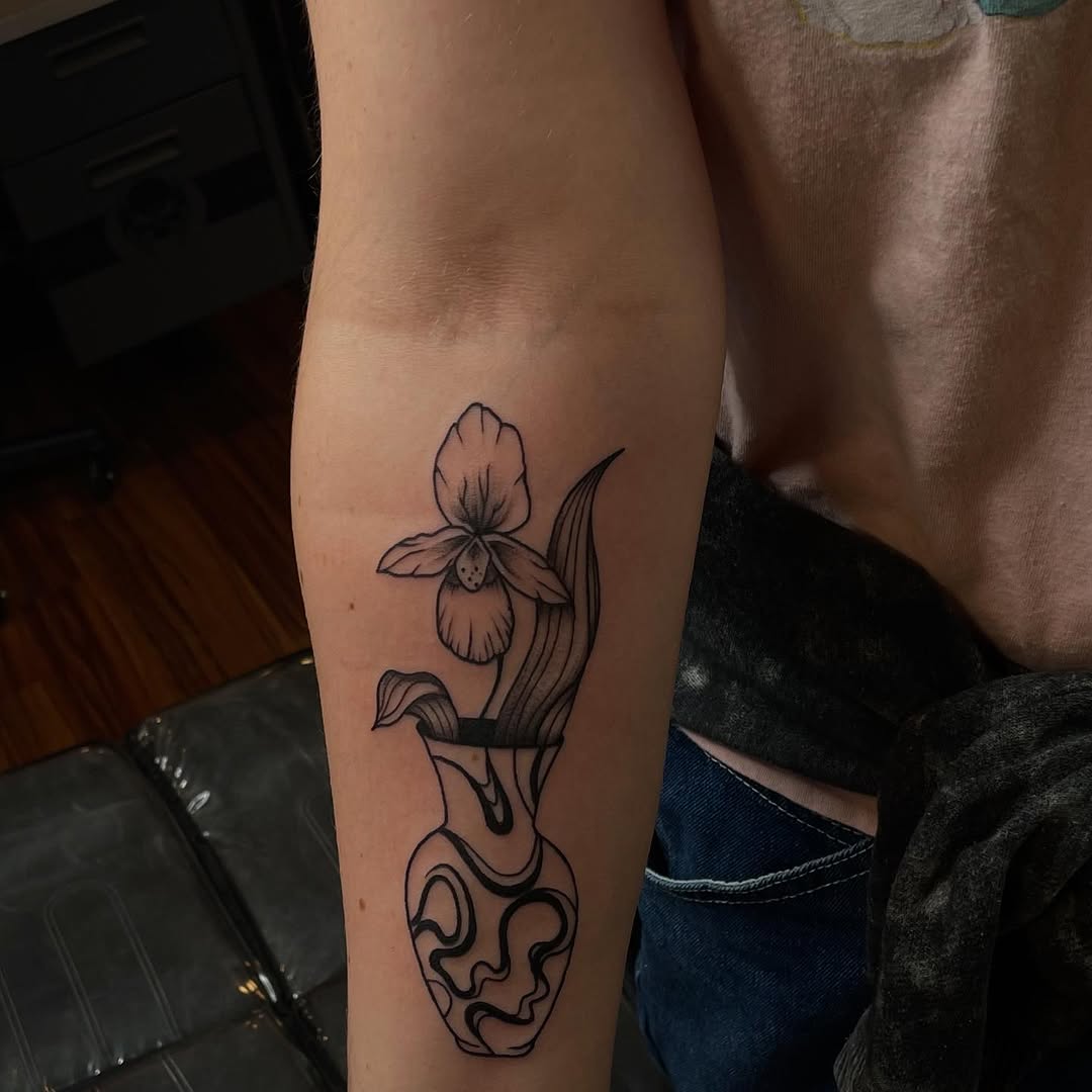 Tattoo by @annasabrowskytattoo — fine_line, black_and_grey