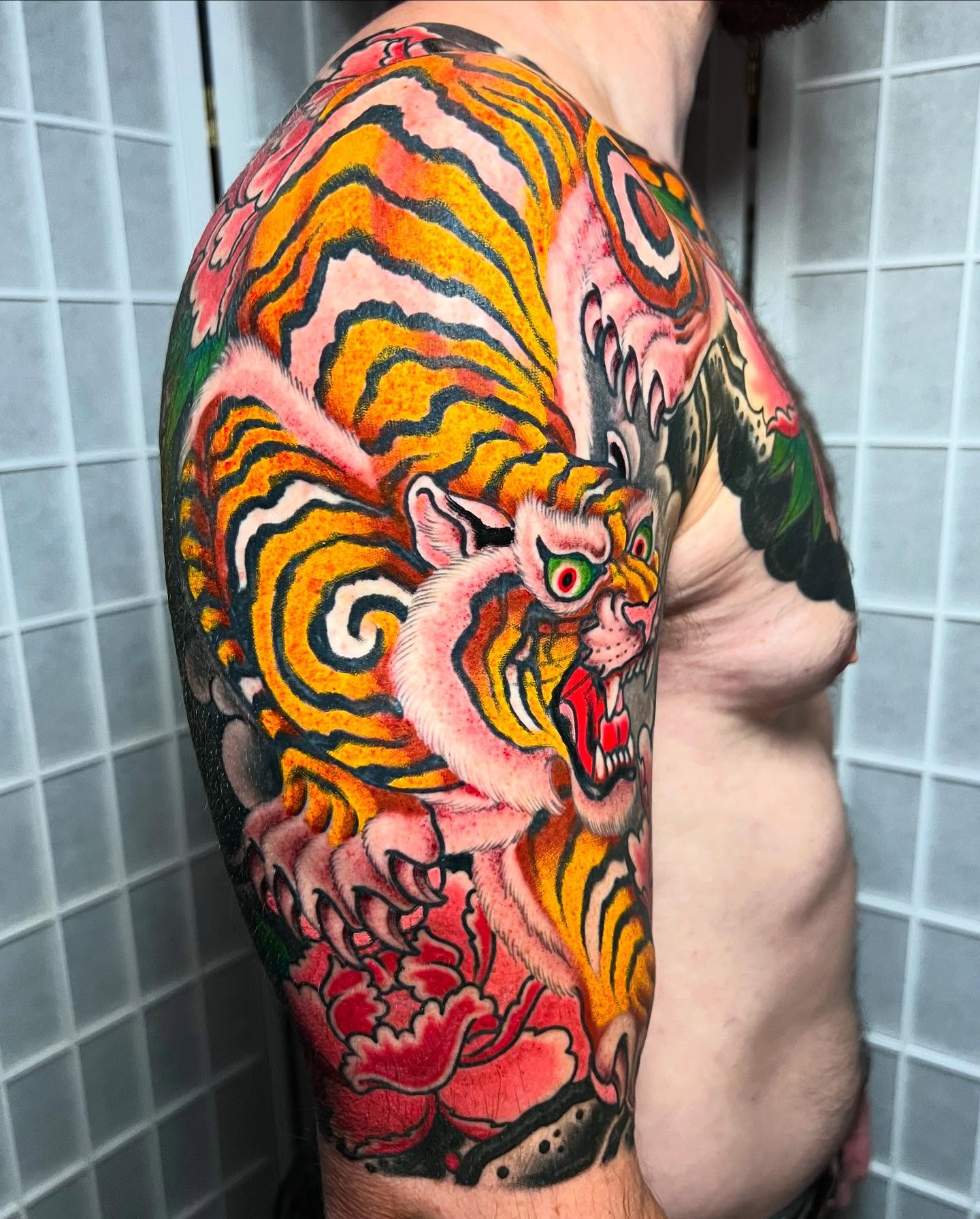 Tiger japanese irezumi tattoo on the shoulder by Barron