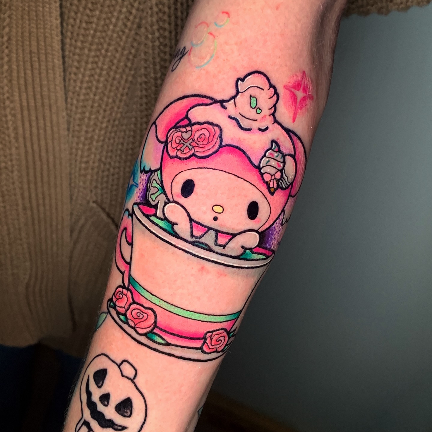Hello kitty new school tattoo on the forearm by . 🎀 𝓚𝓪𝔂𝓵𝓪 𝓟𝓪𝓻𝓵𝓮𝓮 🎀 .