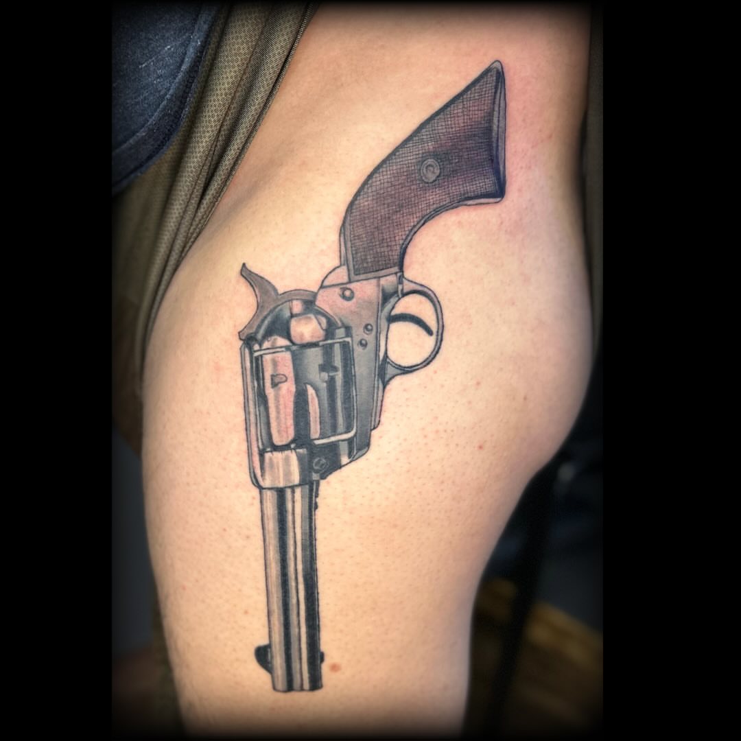 Revolver black and grey tattoo on the thigh by Abby Camacho - Tattoo Artist and Piercer โจ๐