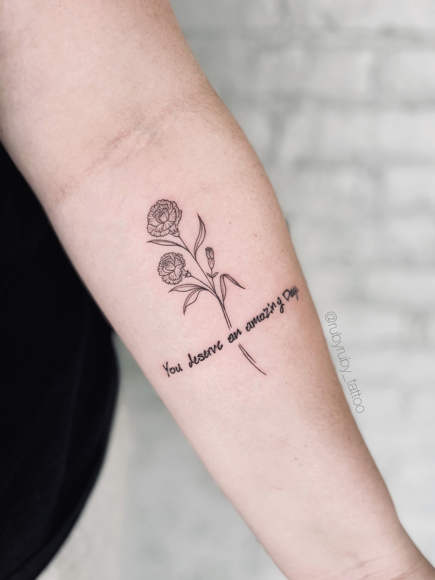 Tattoo by @rubyruby_tattoo — fine_line, minimalist