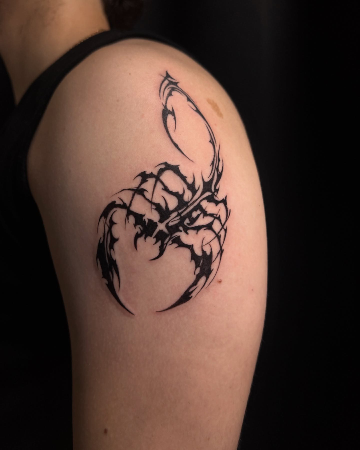 Scorpion tribal tattoo on the shoulder by G̵̨̗̗̈̅̓́͡ĕ̸̡̜̫̾̌̎̈͠ë̷̢̳̤̰̗͈̃͌͒̚͞