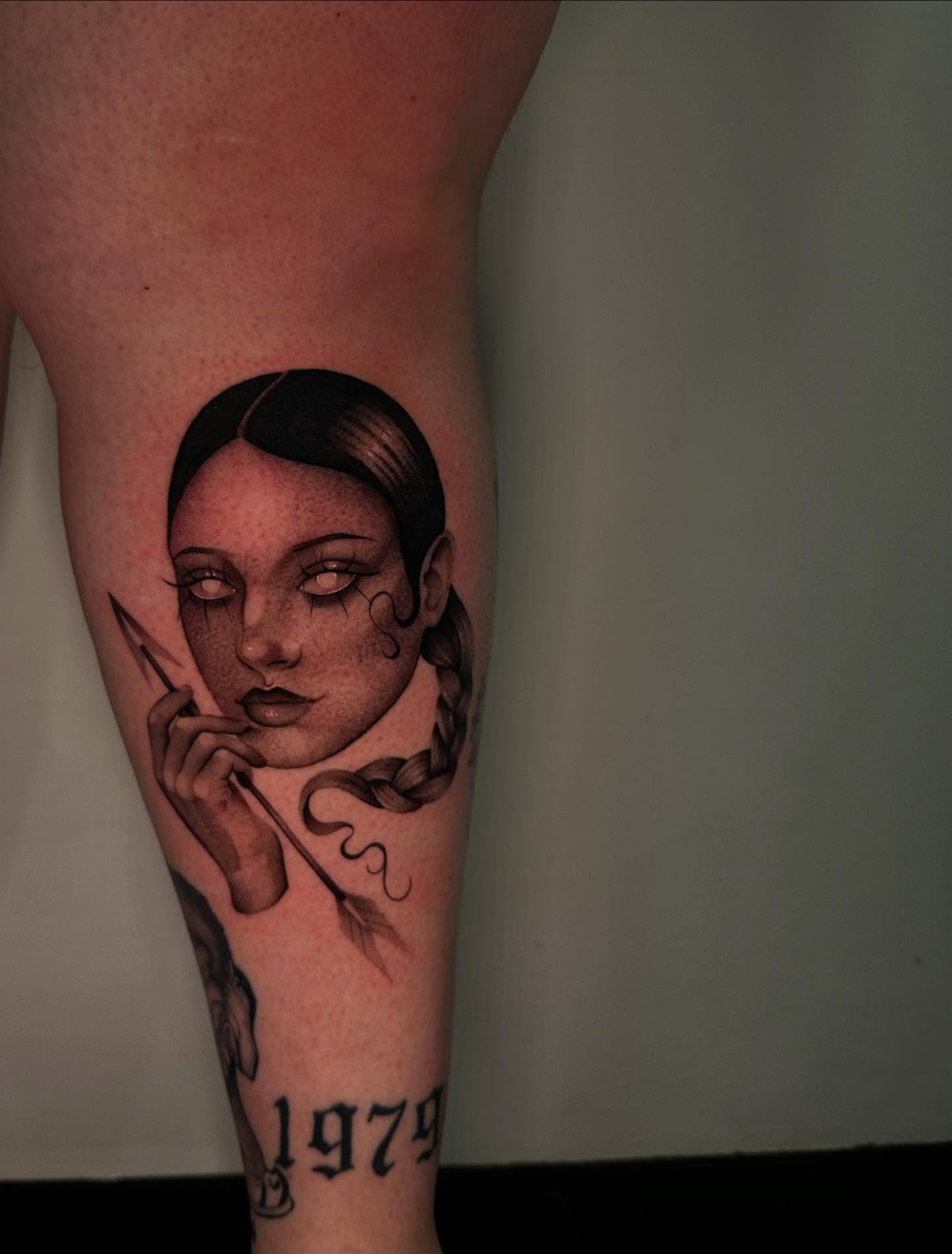 Woman with arrow realism tattoo on the thigh by @piinkywabbiit, Roselle Park, New Jersey