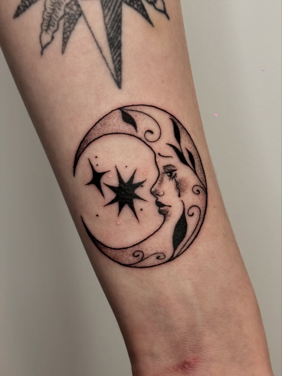 Moon and woman black and grey tattoo on the forearm by โโฎโ๐ถ๐๐ฝ๐๐๐ู เฃชโญ las vegas tattoo artist