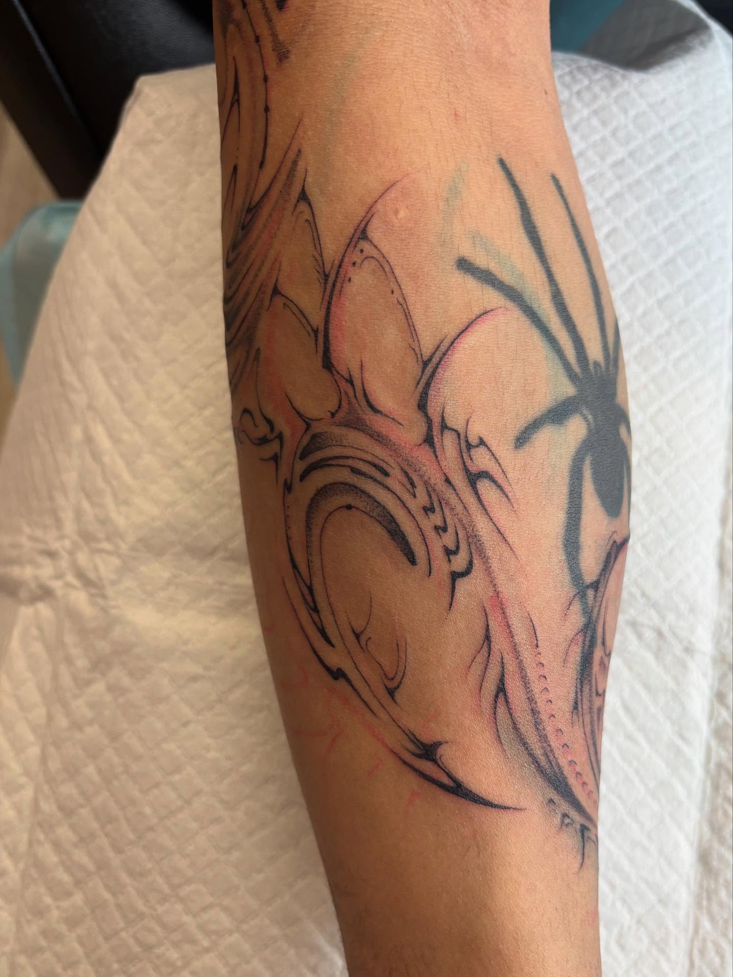 Tattoo by @polarizedbaby β tribal