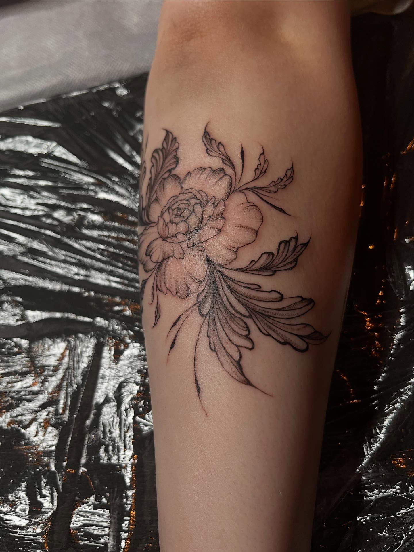Peony black and grey tattoo on the forearm by βΏ π’πͺπΆπͺπ·π½π±πͺ ππͺπ βΏ