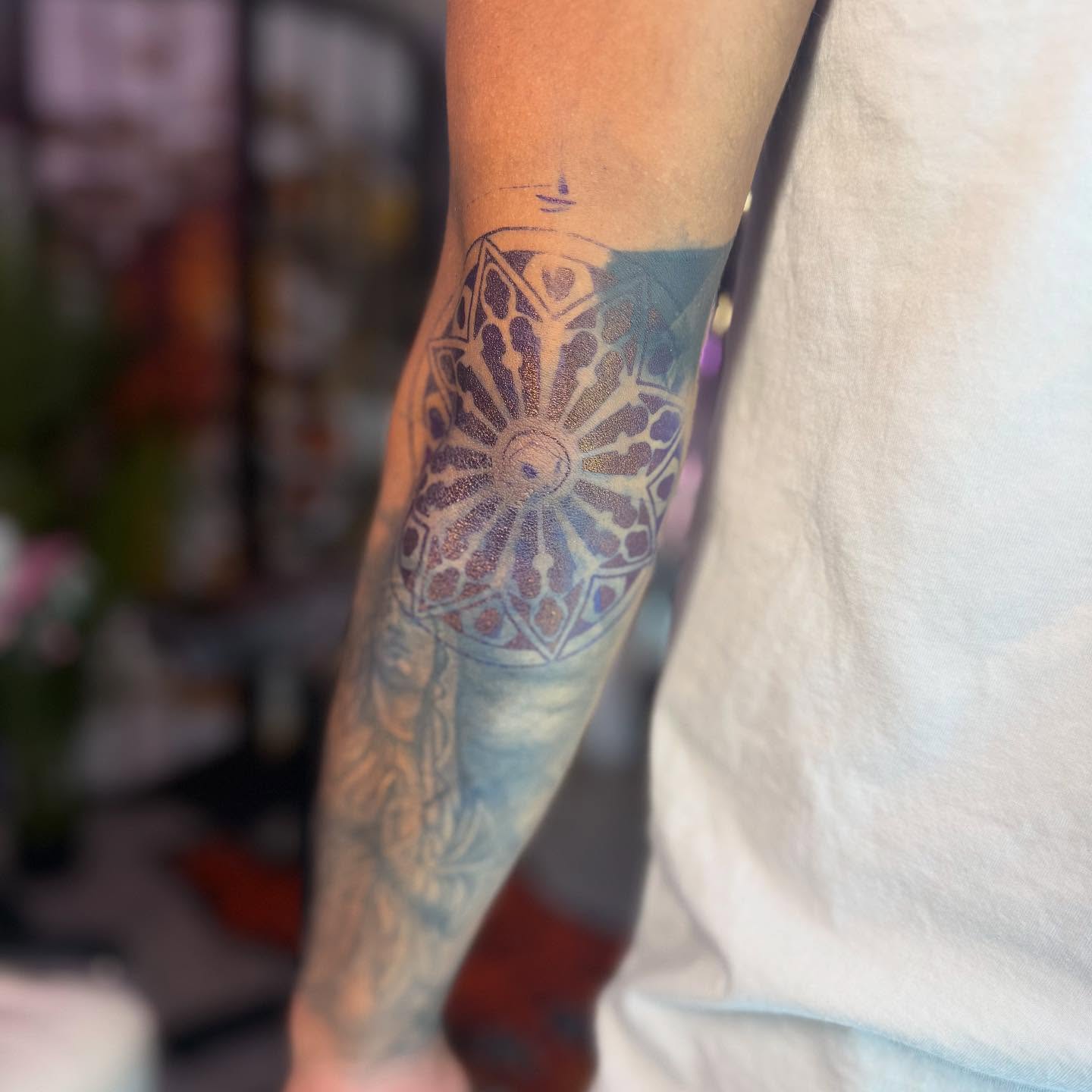 Tattoo by @bellyink_ — geometric