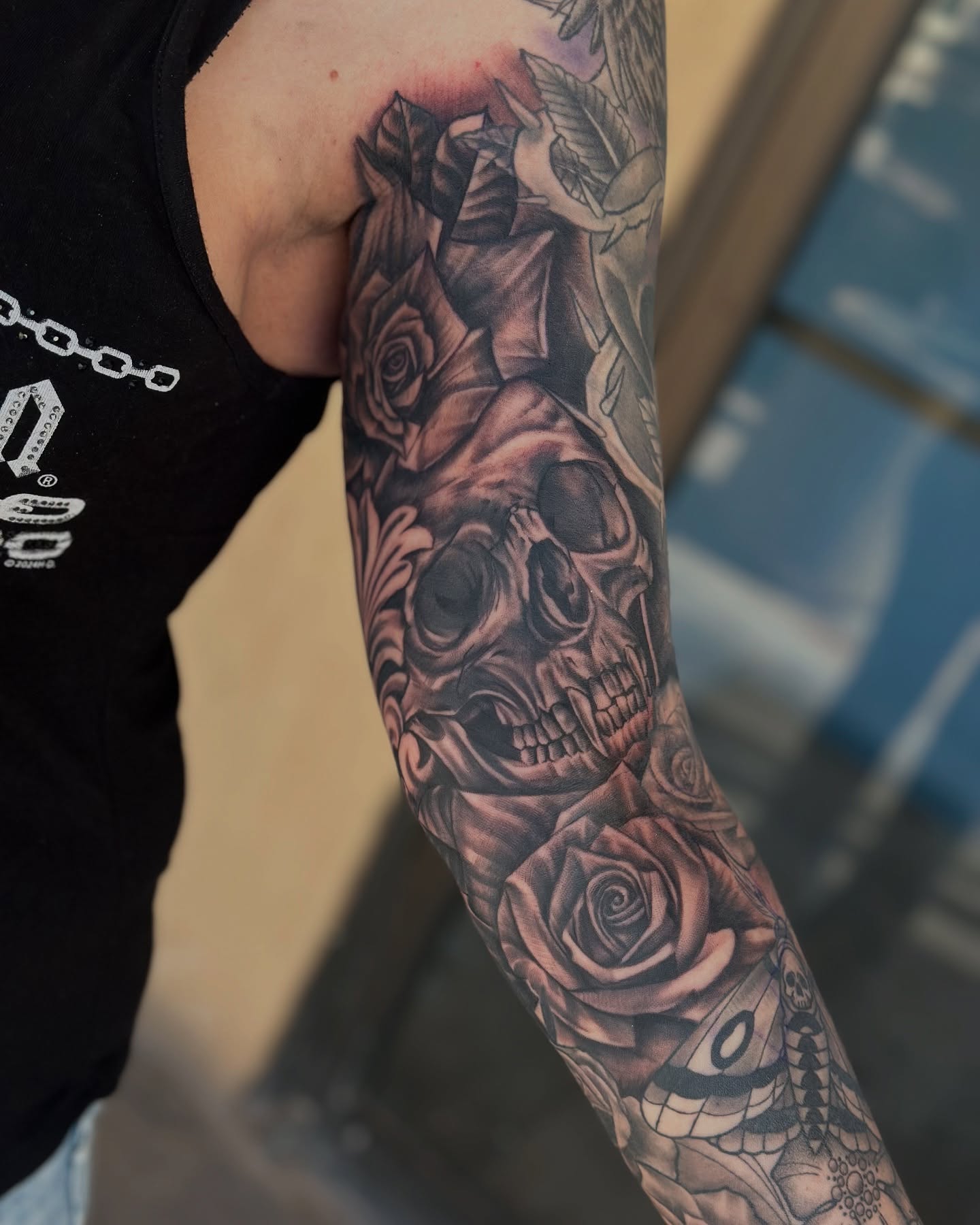 Skull and roses realism tattoo on the forearm by Calvin Maryland 🇵🇹
