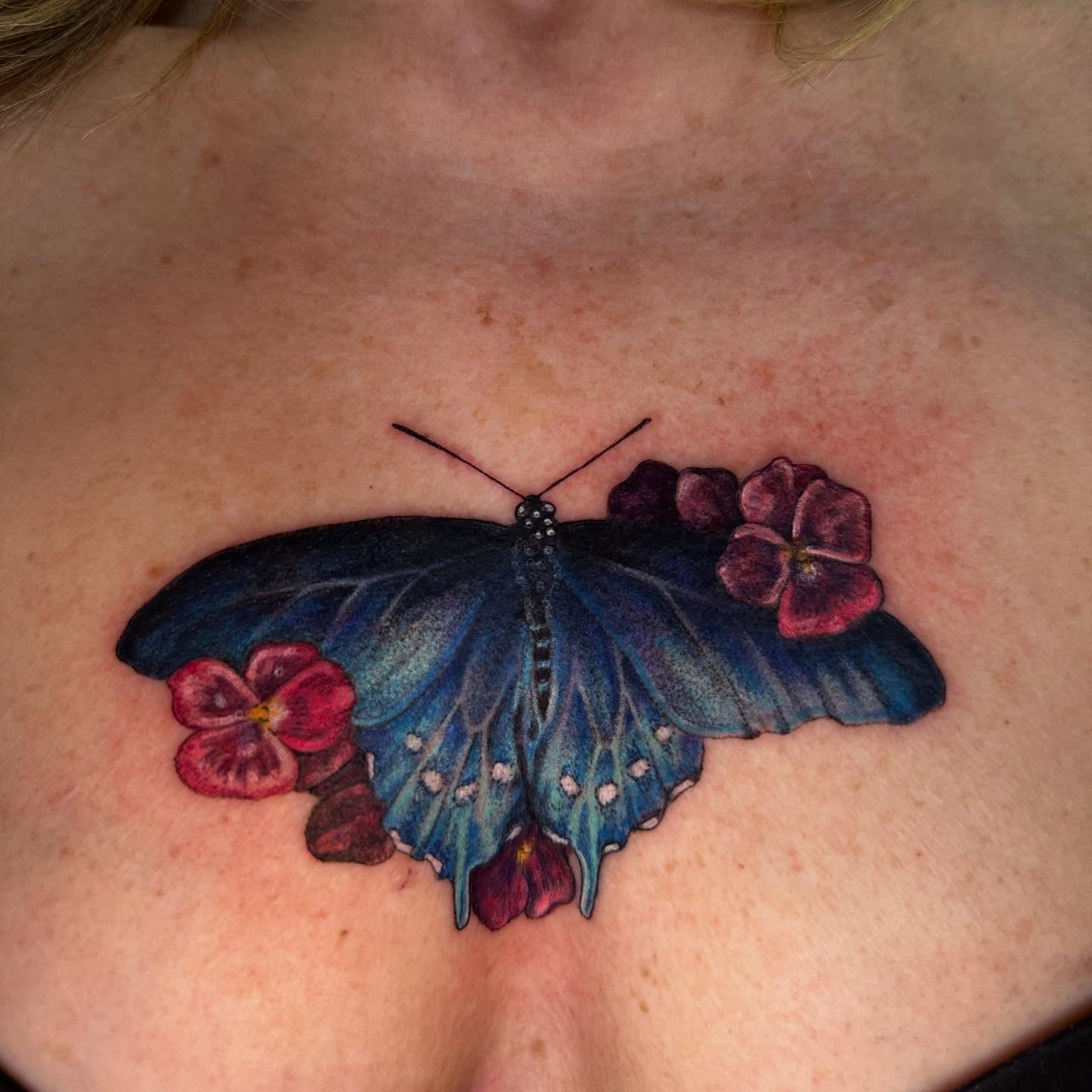 Tattoo by @artbyalyssacarbonara β dotwork, realism