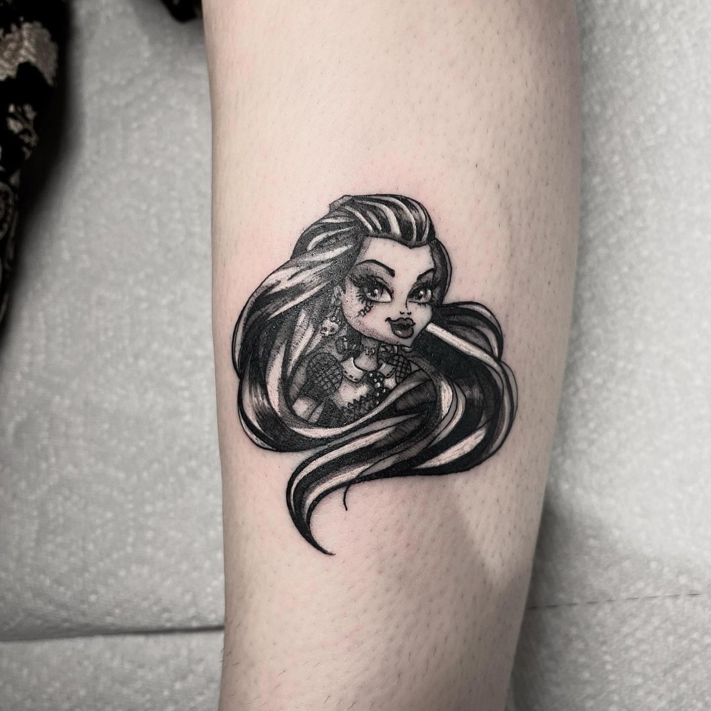 Tattoo by @aurtattoos — black_and_grey