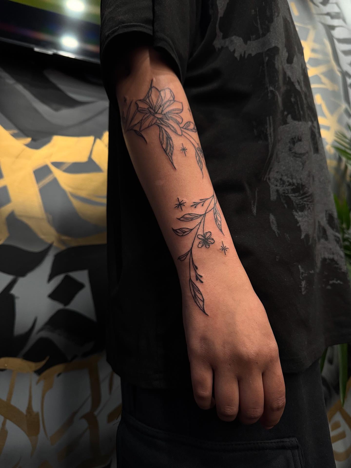 Floral design black and grey tattoo on the forearm by Maylen Espinoza