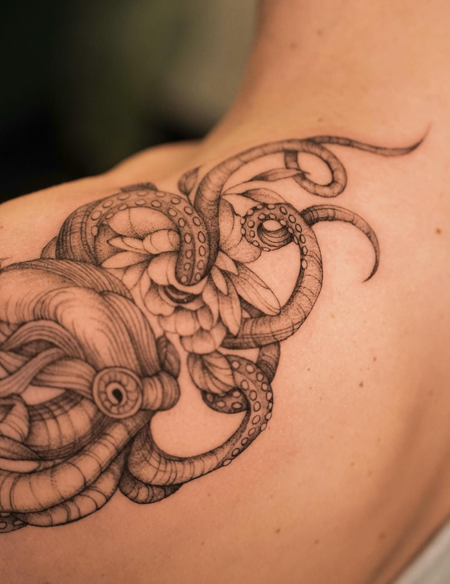 Tattoo by @lolavtattoo — black_and_grey, realism