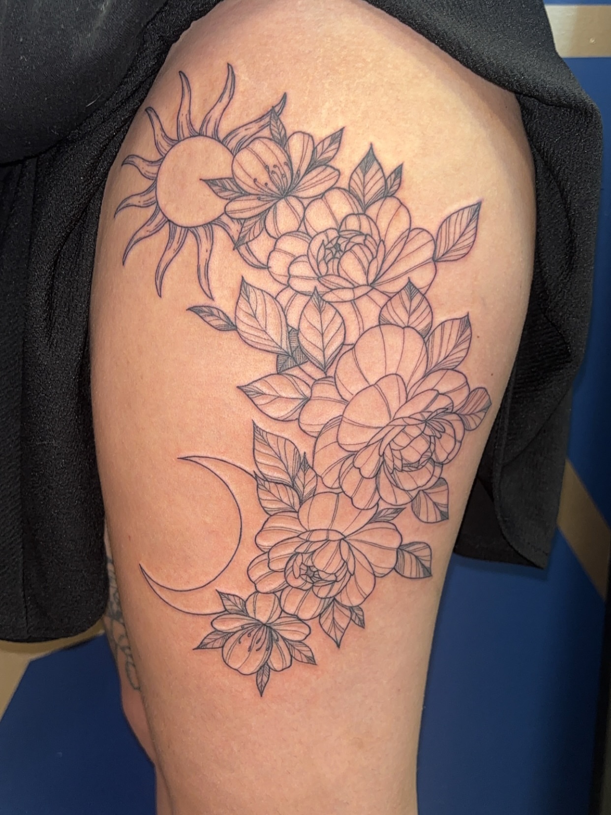Flowers and sun black and grey tattoo on the thigh by ✨Cyerra Lynne✨