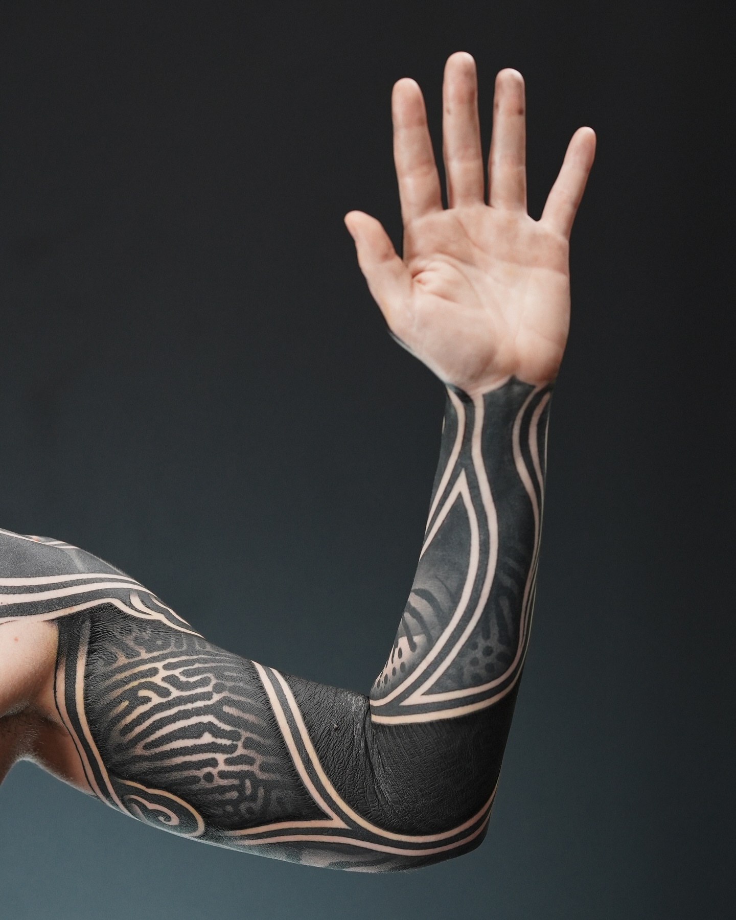 Tribal patterns tribal tattoo on the upper arm by Katie Mizuno, Berkeley, California