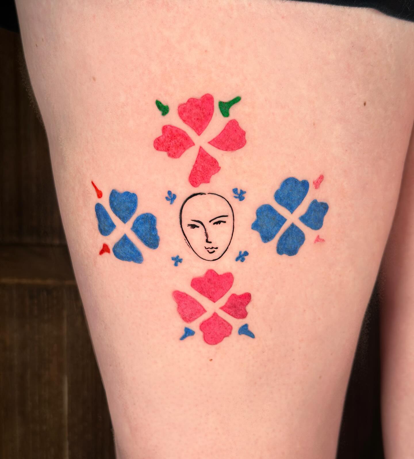 Floral arrangement geometric tattoo on the thigh by Lex