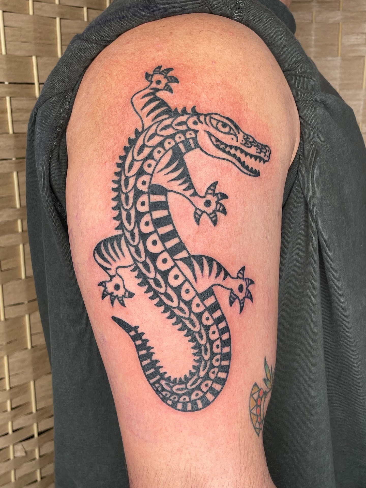 Alligator black and grey tattoo on the shoulder by เผ เผถ ๐ฐ๐๐๐๐๐๐ เผถ ๐๐๐ถ เผถ เผ