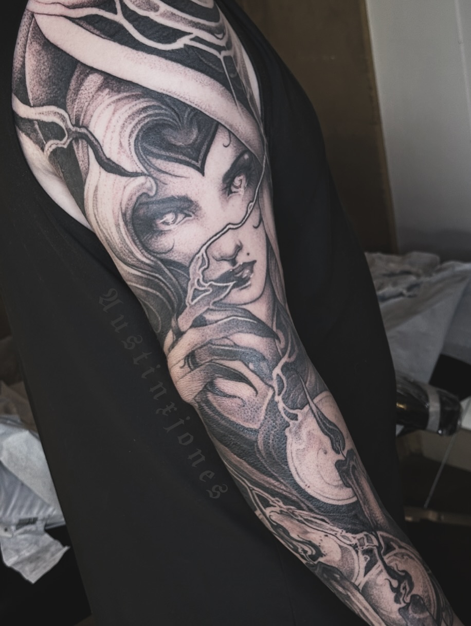 Woman's face realism tattoo on the forearm by 👻✦ 🅐🅤🅢🅣🅘🅝🅧🅙🅞🅝🅔🅢 ✦👻