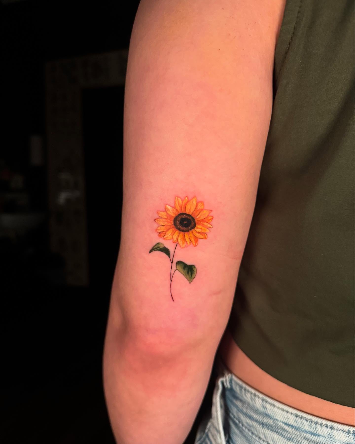 Sunflower realism tattoo on the forearm by Anna Saveria