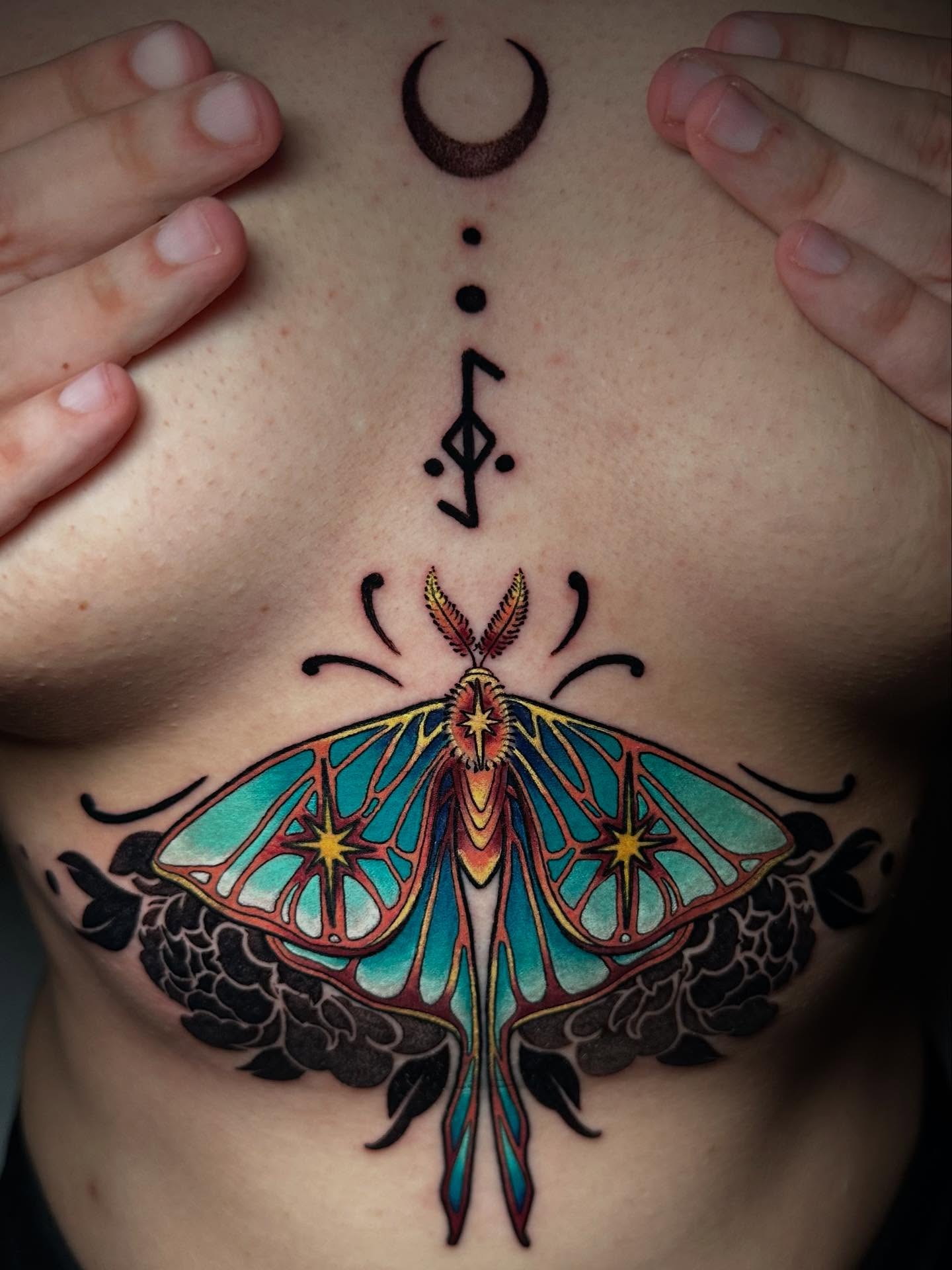 Moth geometric tattoo on the chest by Marta La Jirafa