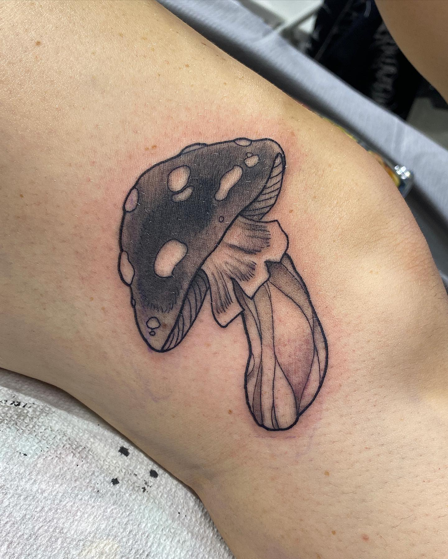 Tattoo by @samilouisetattoos — black_and_grey