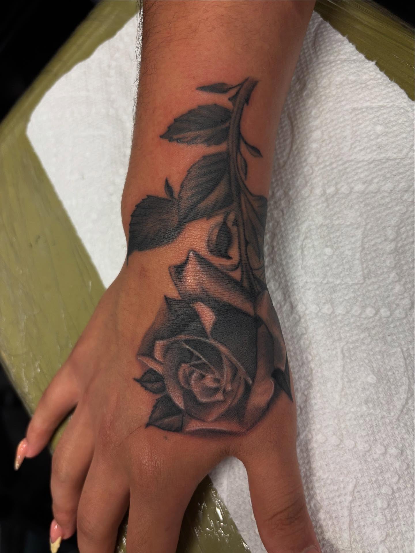Rose realism tattoo on the hand by J.diaz🎖️