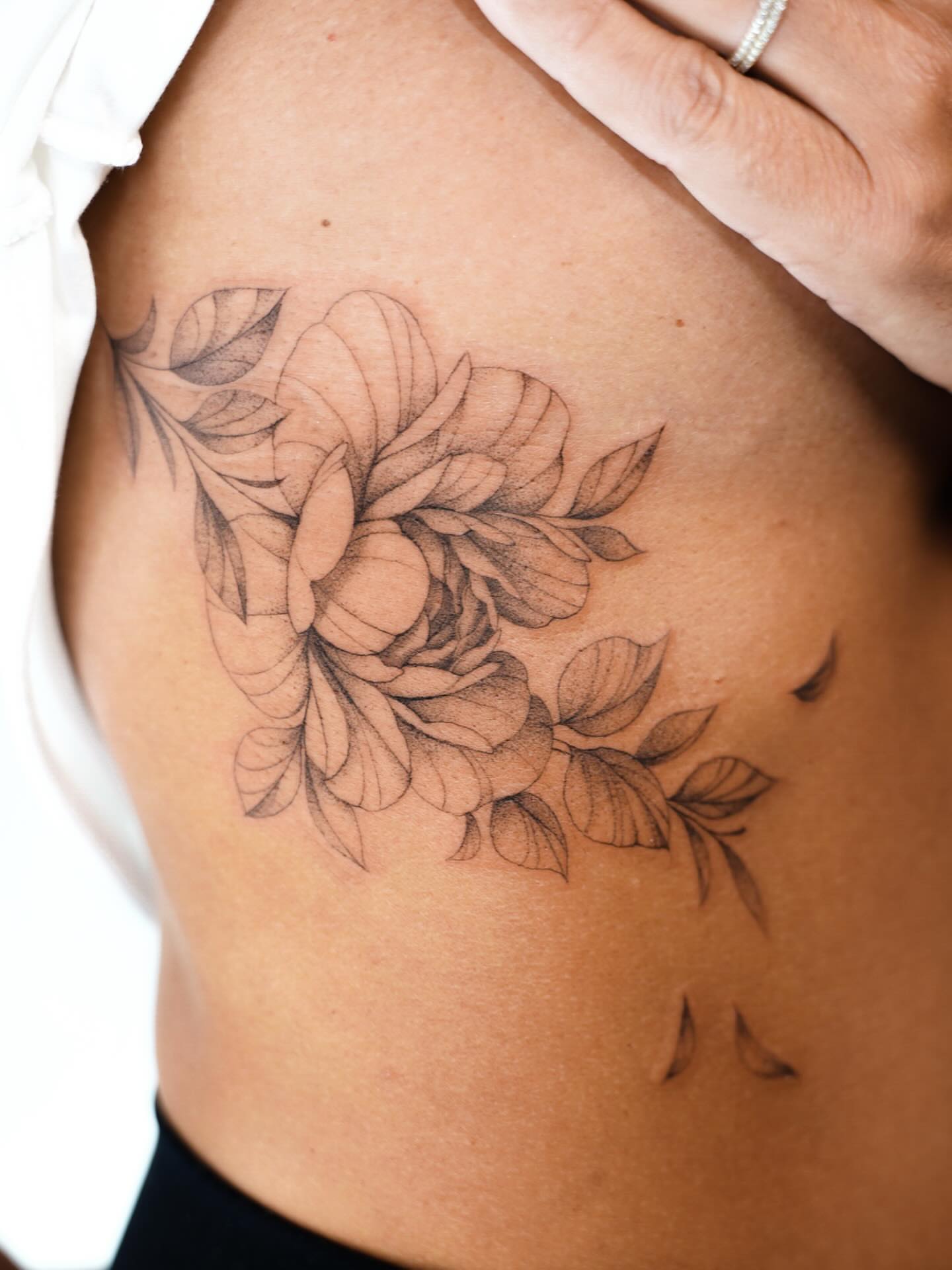 Tattoo by @lolavtattoo — black_and_grey