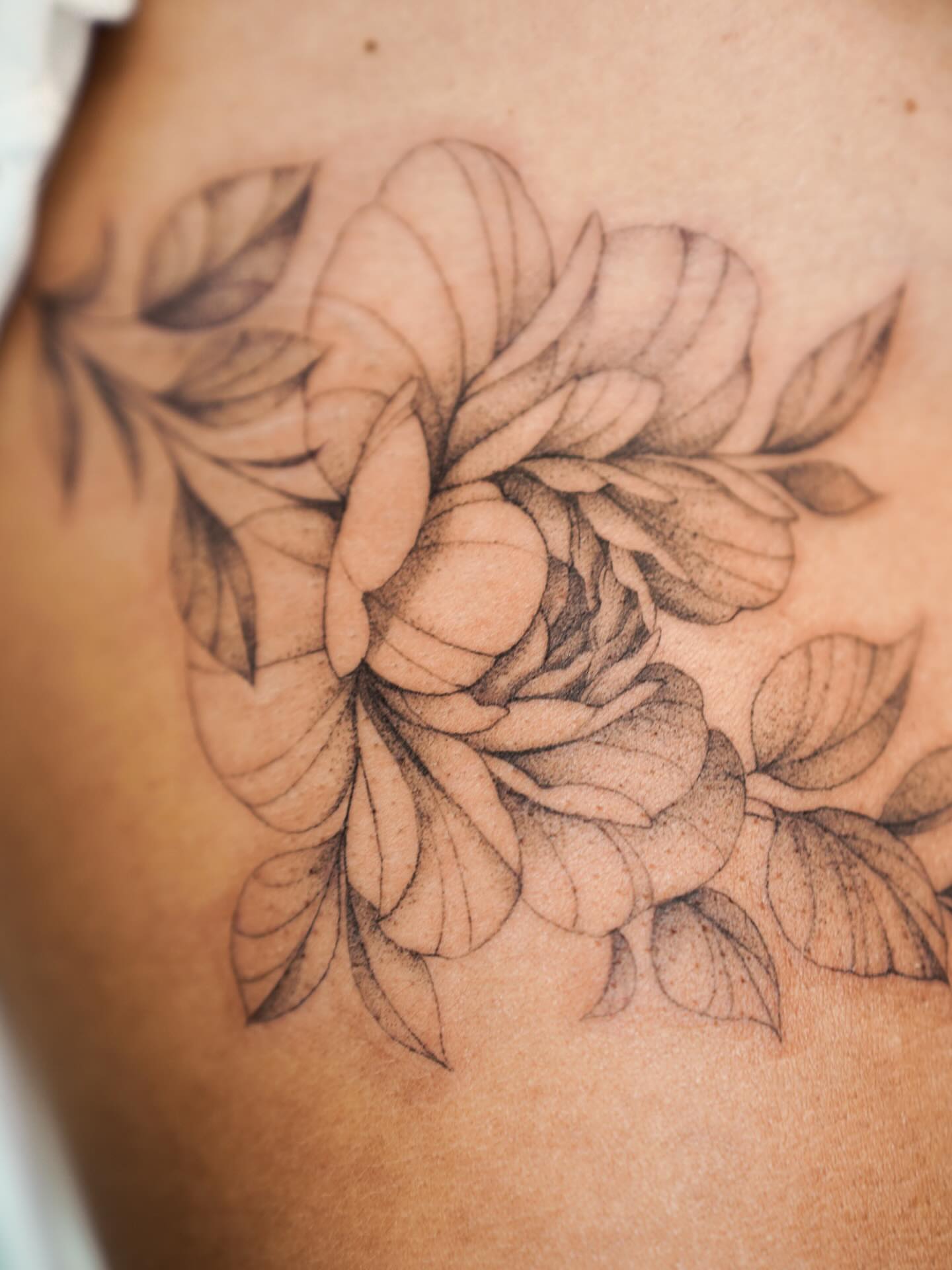 Tattoo by @lolavtattoo — black_and_grey