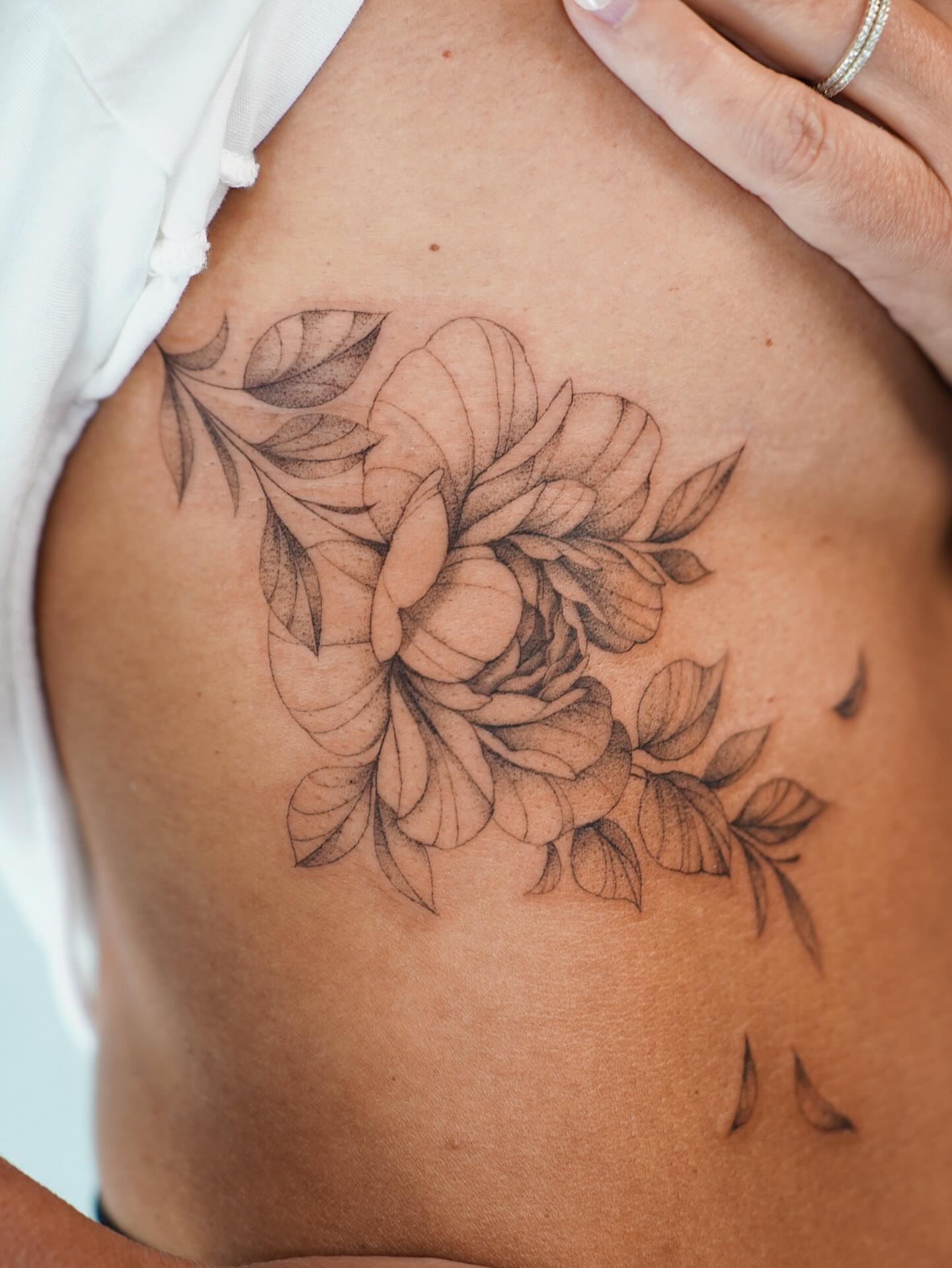 Tattoo by @lolavtattoo — black_and_grey
