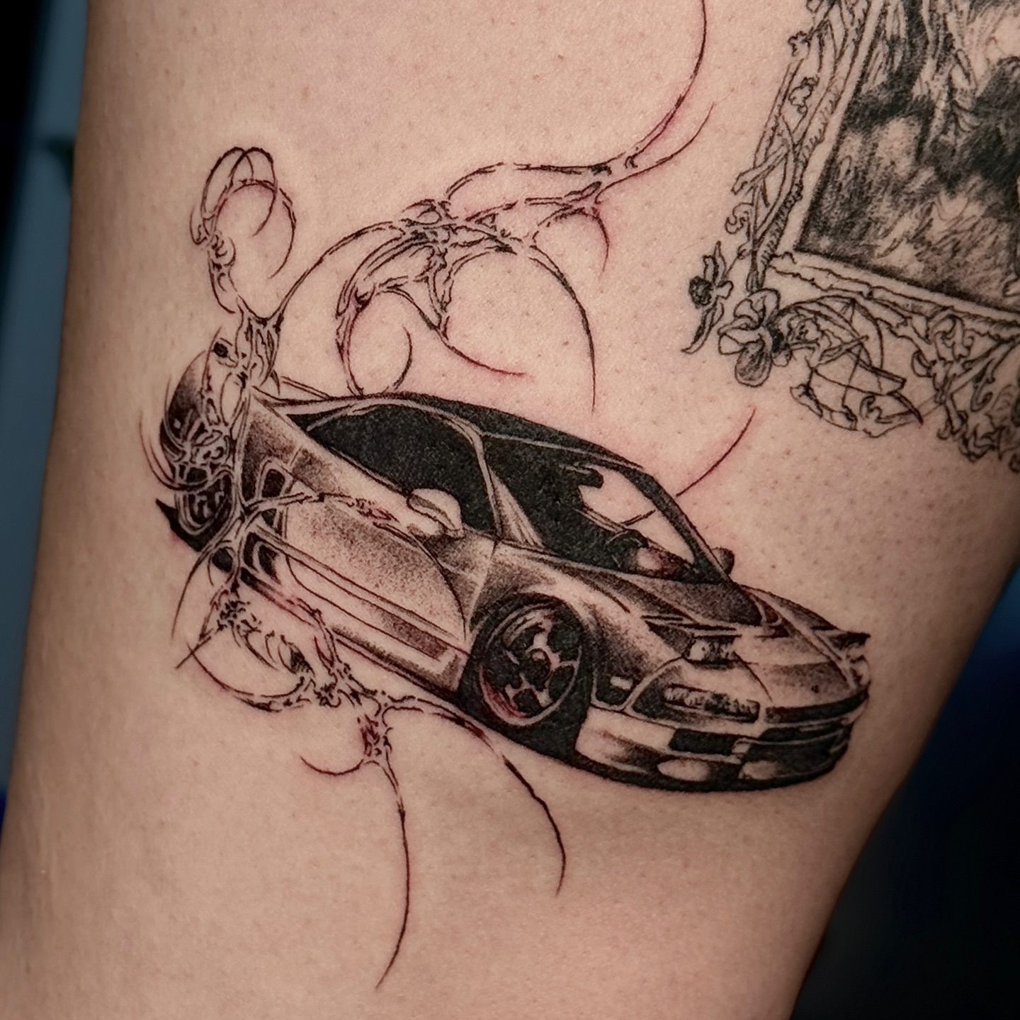 Sports car black and grey tattoo on the thigh by V เผ๏ธ ๐๐๐ญ๐ญ๐จ๐จ ๐๐ซ๐ญ๐ข๐ฌ๐ญ