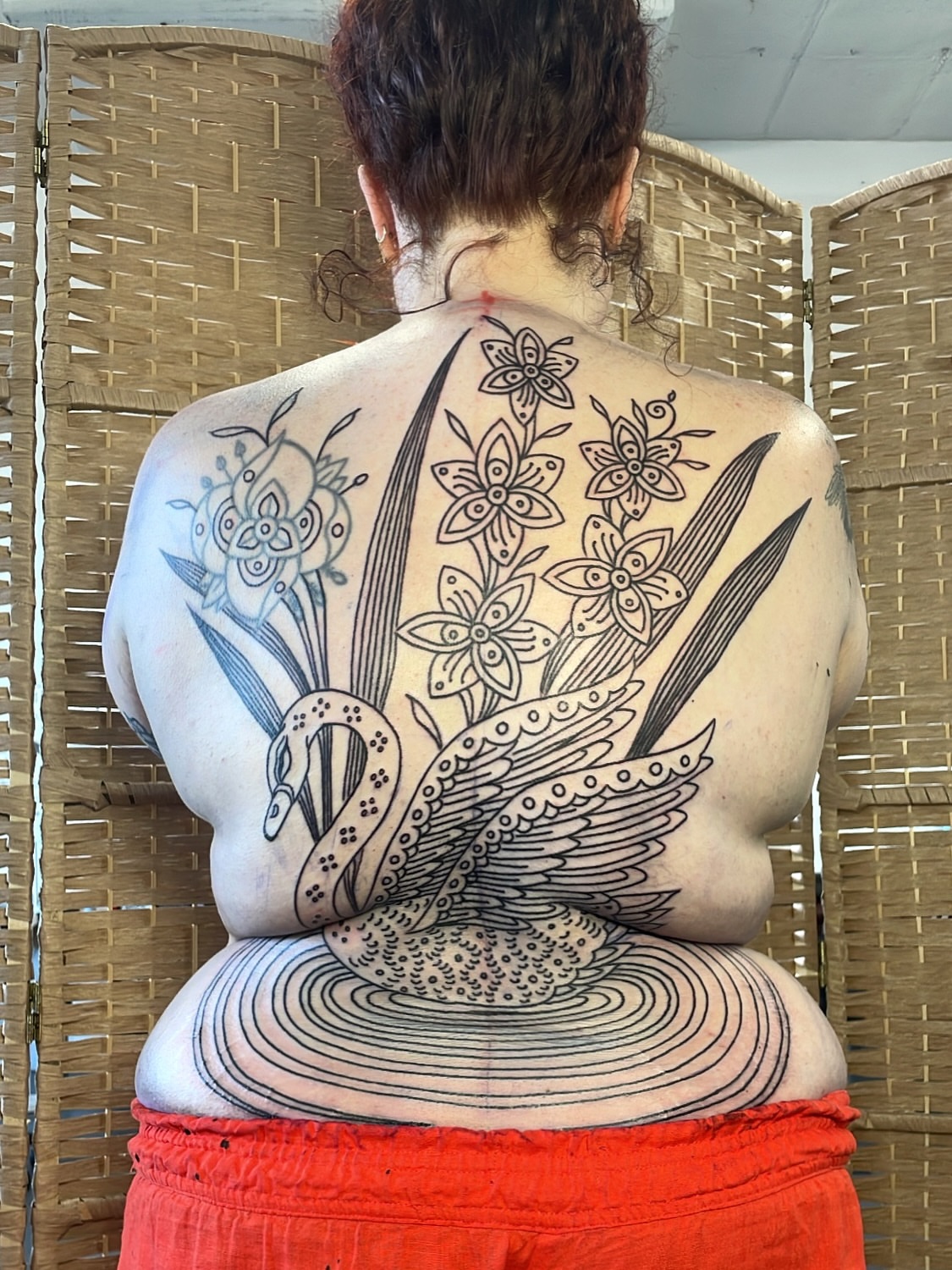 Swan and floral black and grey tattoo on the back by เผ เผถ ๐ฐ๐๐๐๐๐๐ เผถ ๐๐๐ถ เผถ เผ