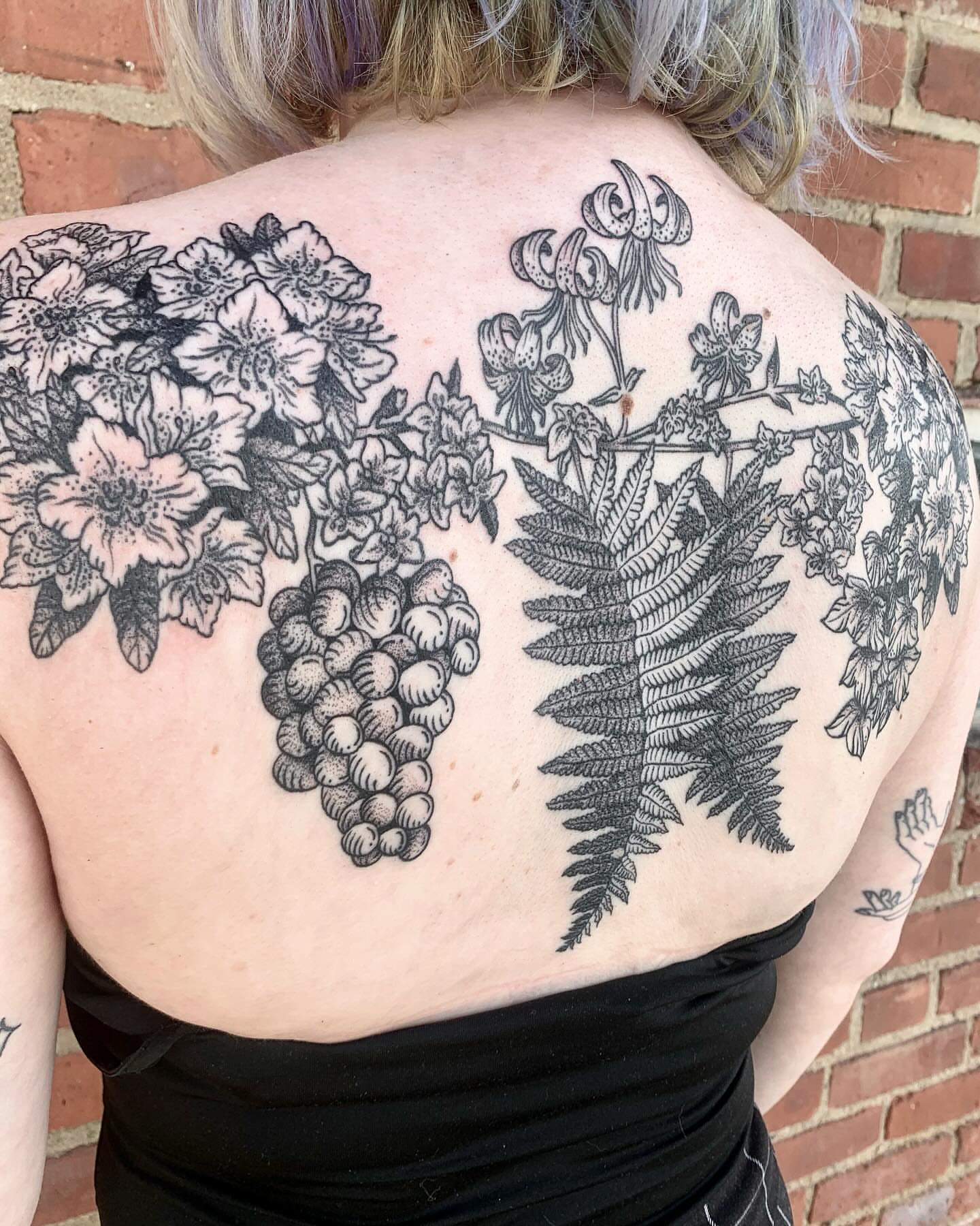 Floral arrangement black and grey tattoo on the back by jay