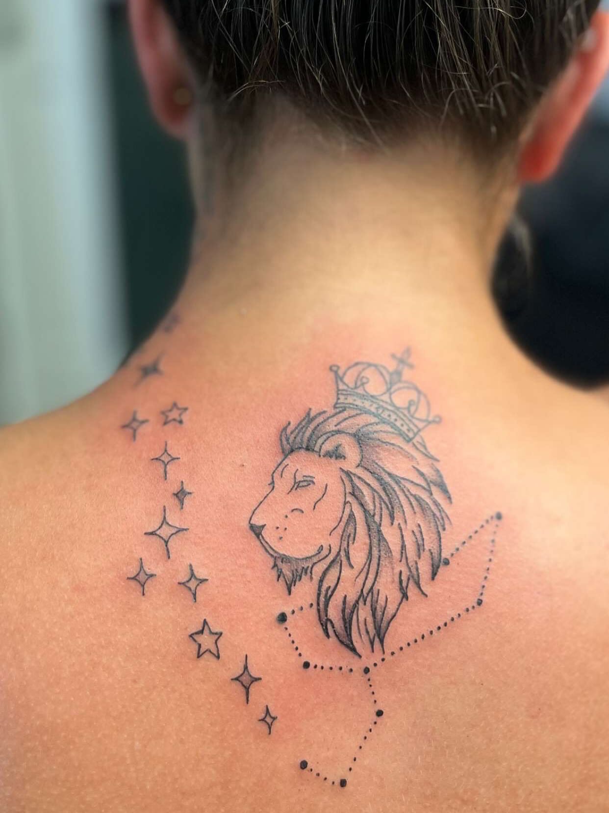 Lion with crown black and grey tattoo on the back by Alesia
