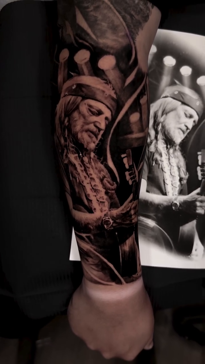 Man and bandana realism tattoo by Armando Galán 🇨🇱🇺🇸
