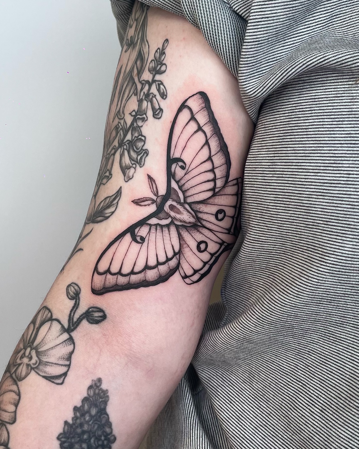 Tattoo by @leneya__valenti β black_and_grey