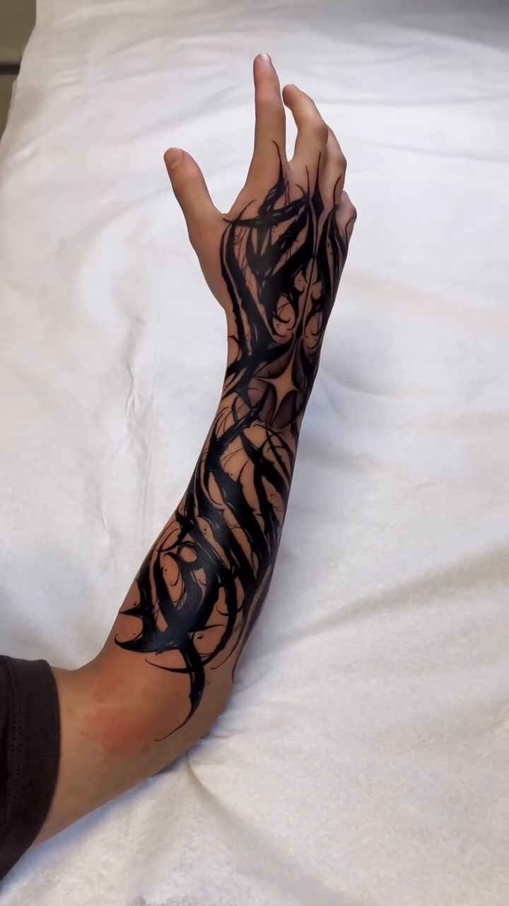 Tattoo by @_vants__ — blackwork