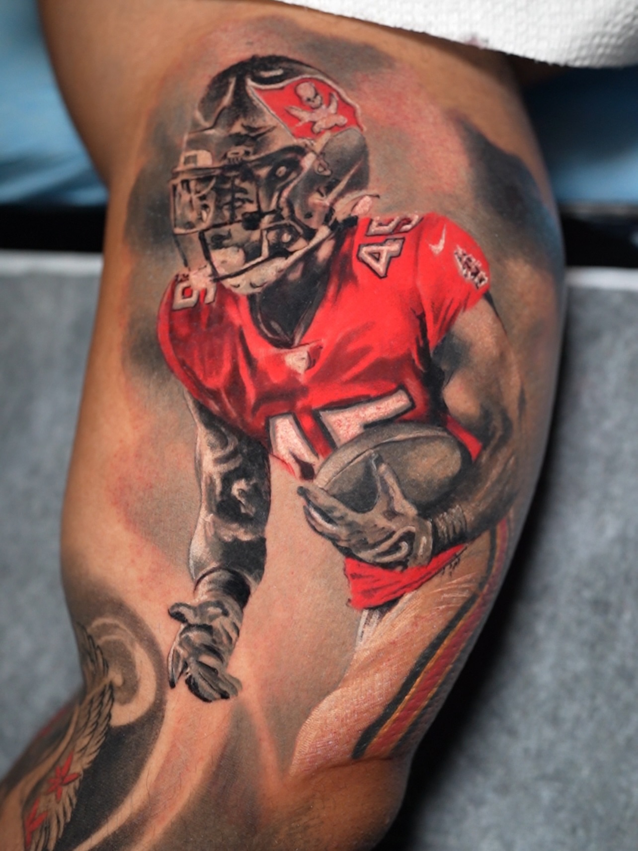 Football player realism tattoo on the thigh by Nestor Palacios