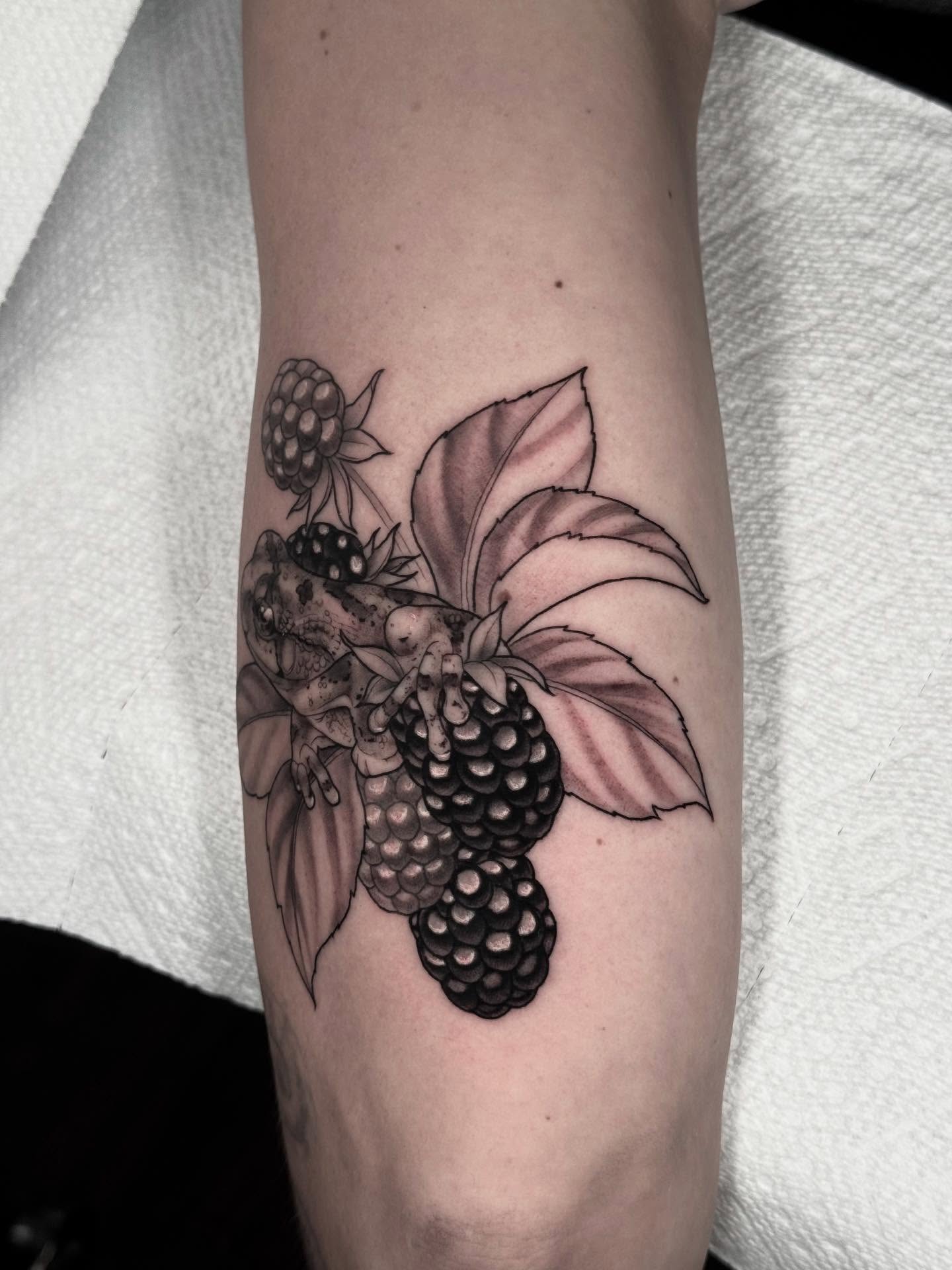 Tattoo by @catherineterlop โ black_and_grey