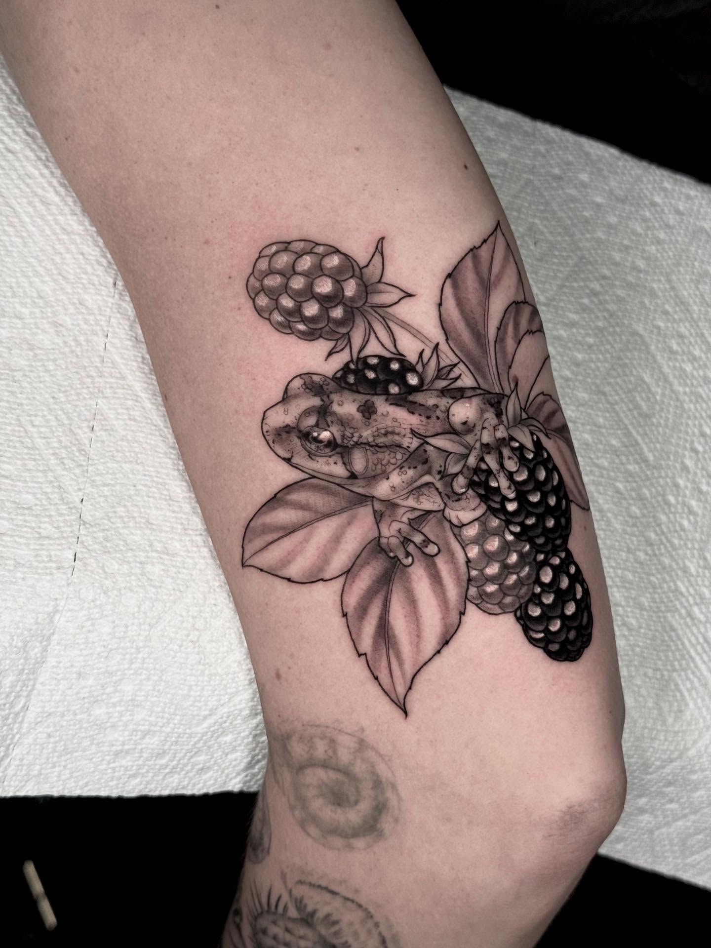 Tattoo by @catherineterlop โ black_and_grey, realism