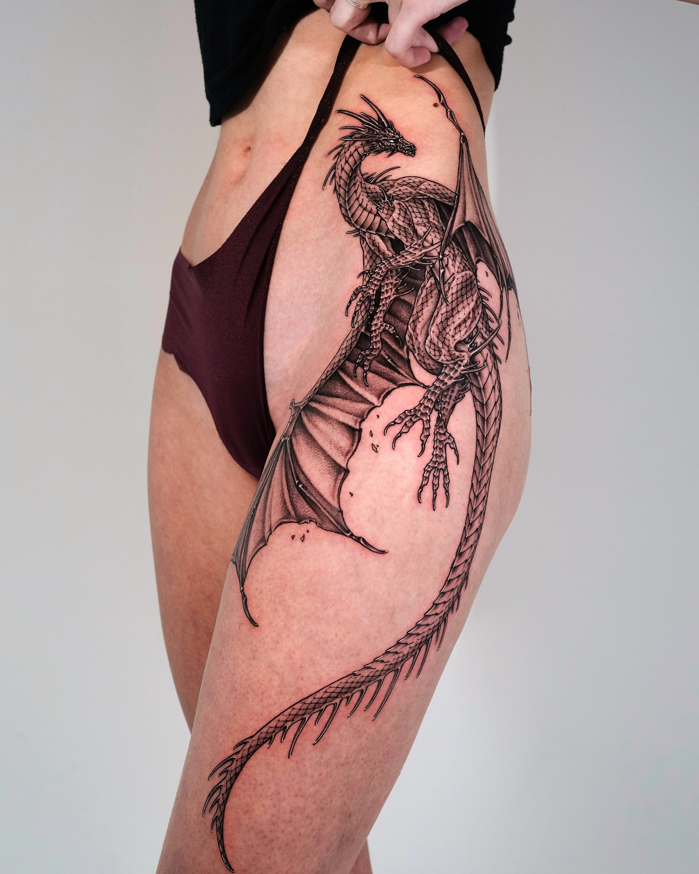 Dragon realism tattoo on the thigh by Intat