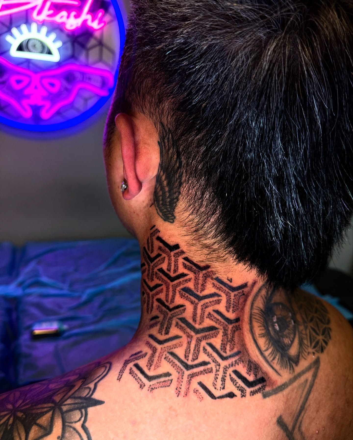 Tattoo by @pikashi_tattoos โ geometric