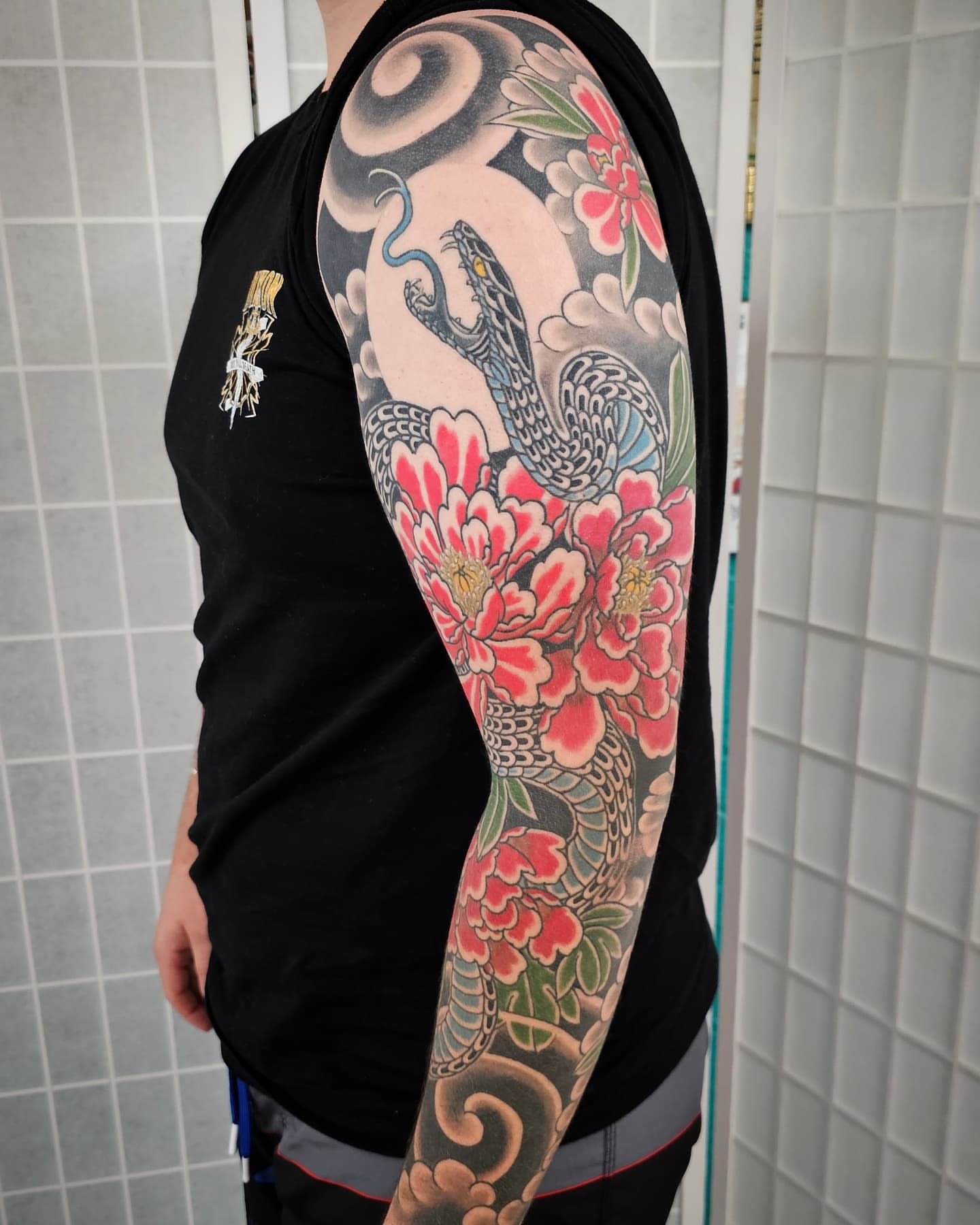 Snake and peony japanese irezumi tattoo on the upper arm by Avelourd Legaspi