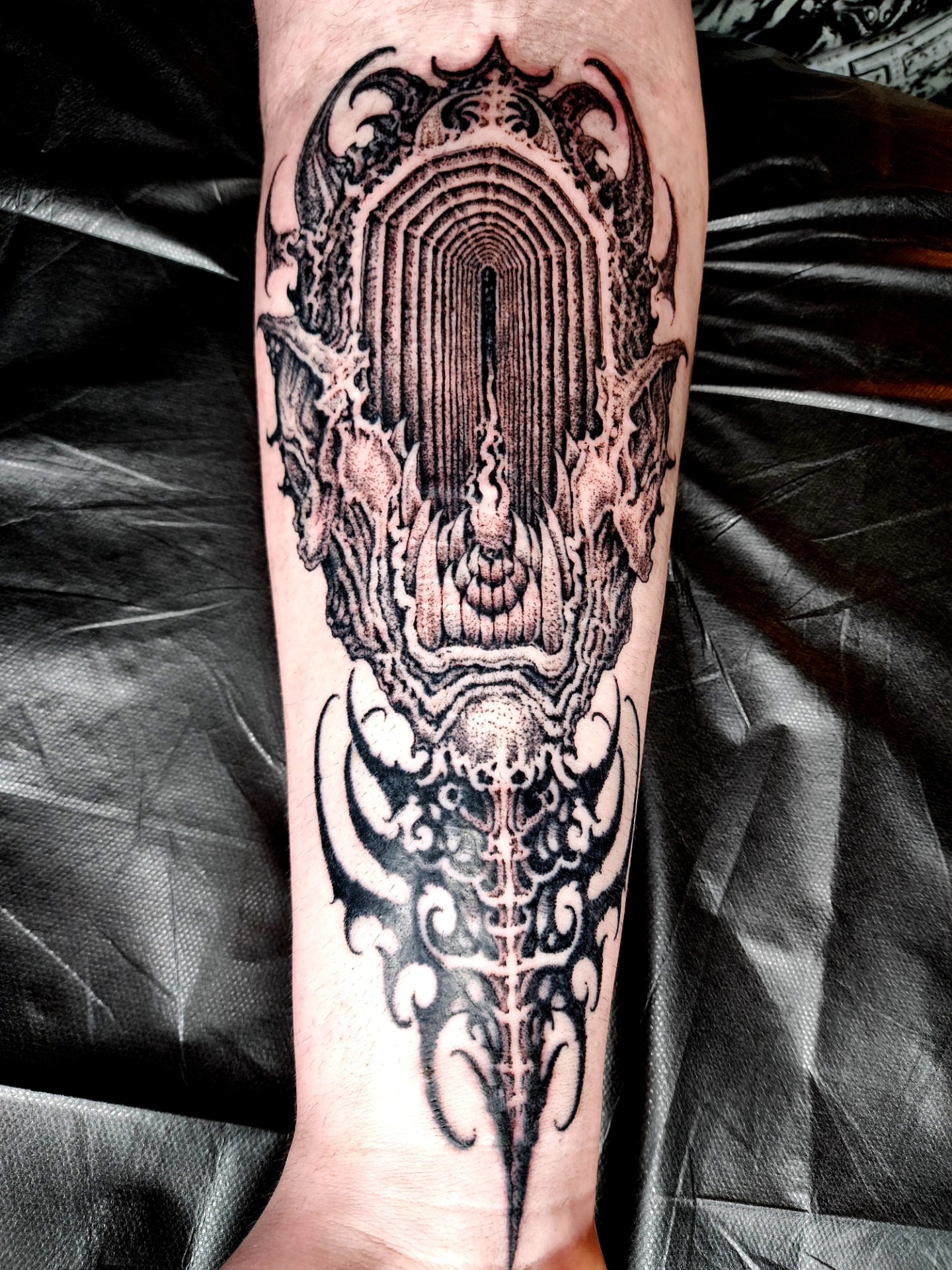 Abstract geometric pattern geometric tattoo on the forearm by @hellscribe