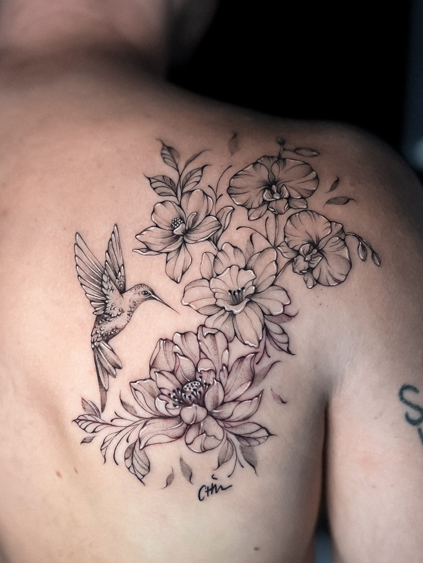 Hummingbird and flowers realism tattoo on the shoulder by πππΉππππππππππππ