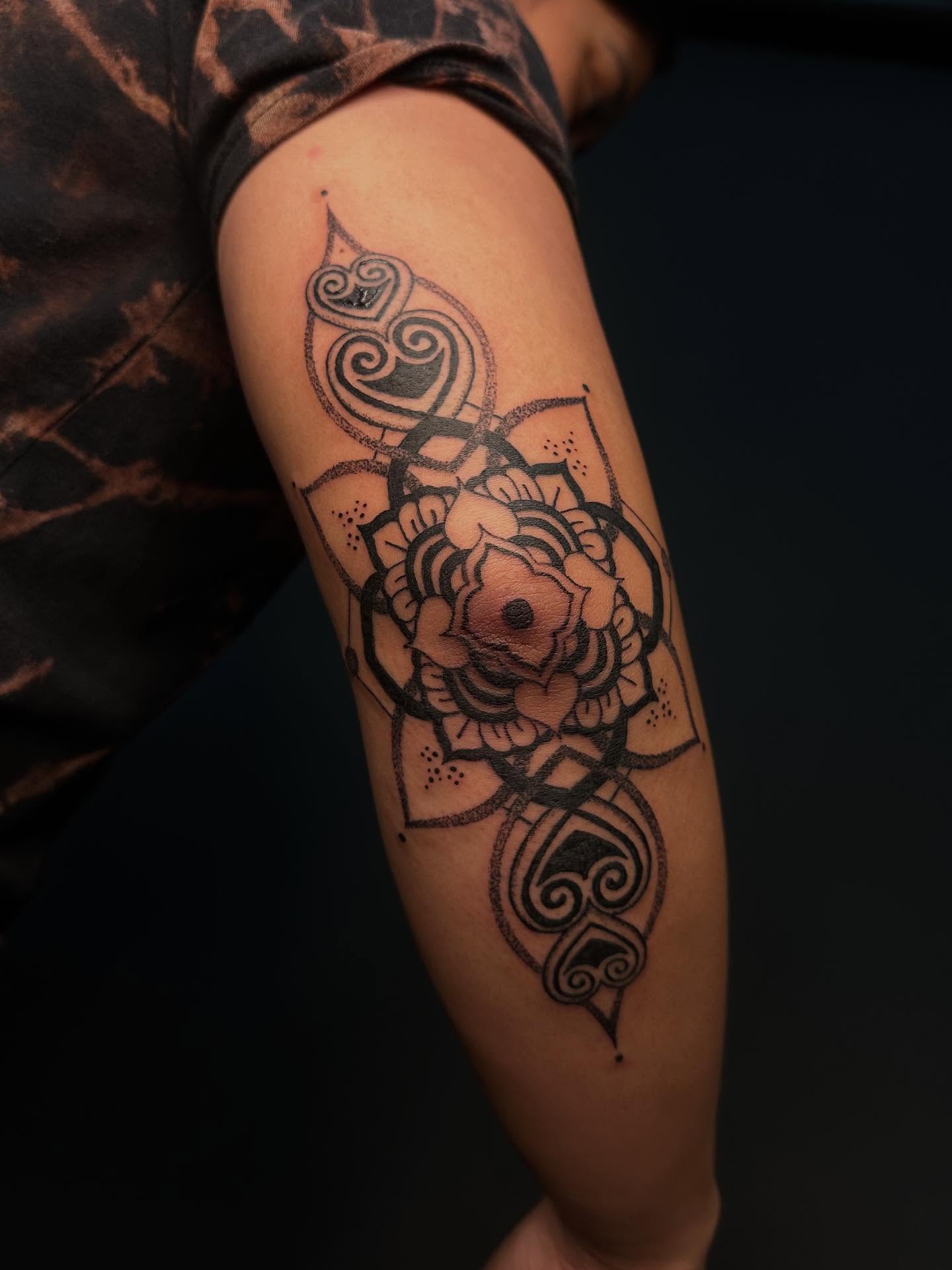 Floral mandala geometric tattoo on the forearm by Kerusha (Bay Area Tattoo Artist)
