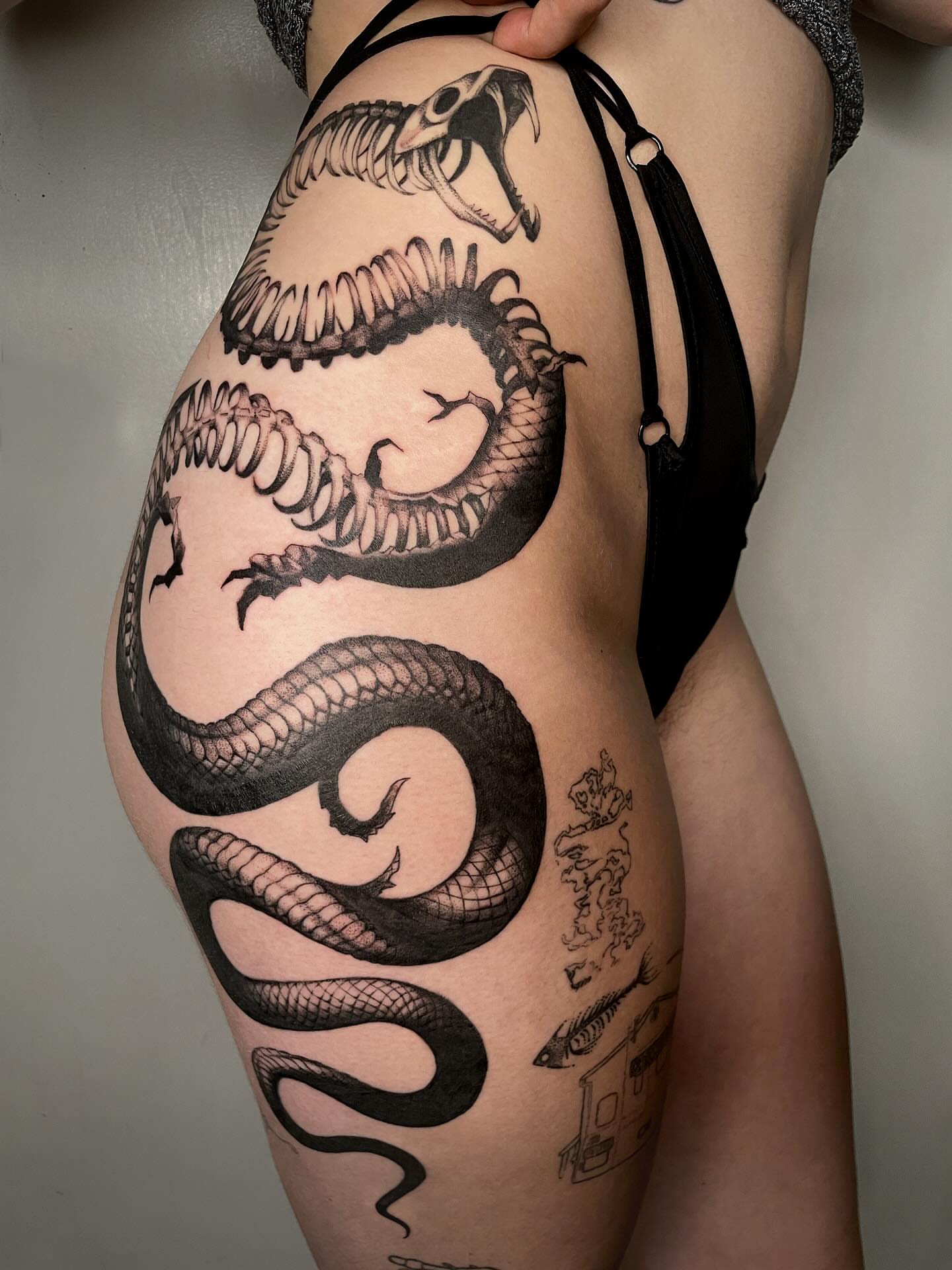 Snake black and grey tattoo on the thigh by Vash