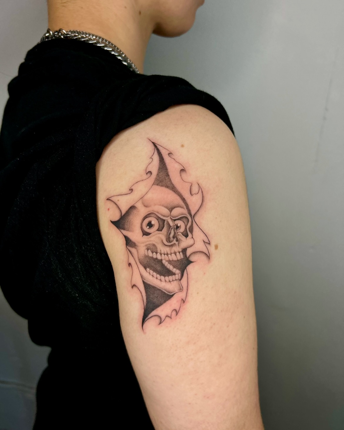 Skull with flames black and grey tattoo on the shoulder by ✭ Elisa ✭