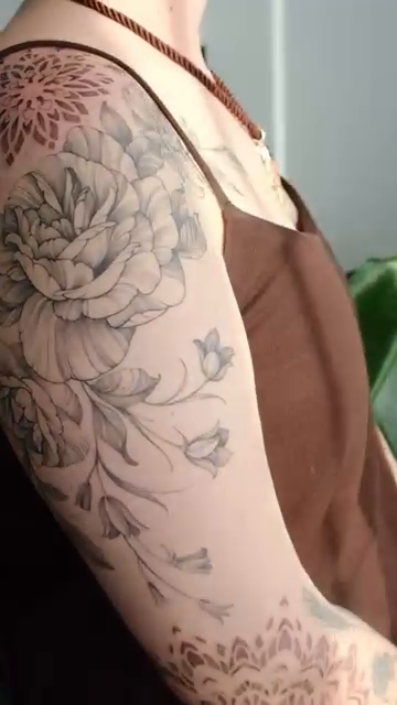 Tattoo by @yuyutattoo — fine_line, black_and_grey