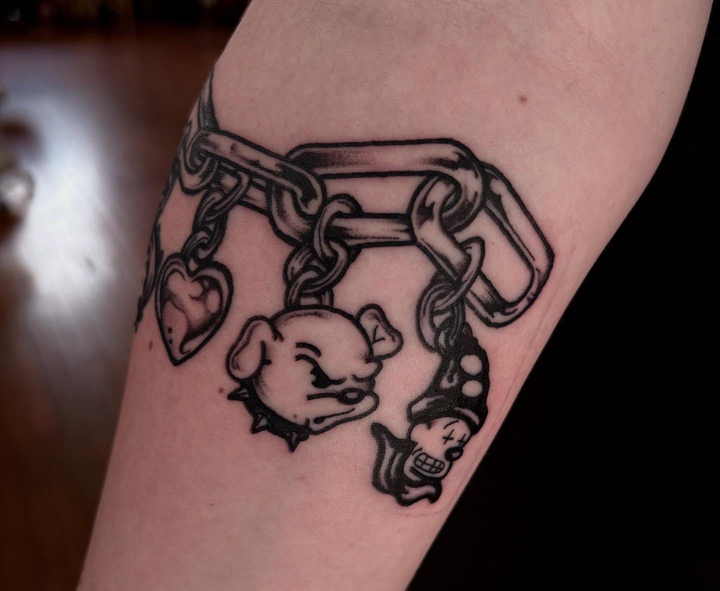 Chains and pig black and grey tattoo on the forearm by 𓂃˚‧ 𓆸𝔏𝔦𝔫𝔷 ℭ𝔥𝔞𝔡𝔴𝔦𝔠𝔨 ੈ𑁍