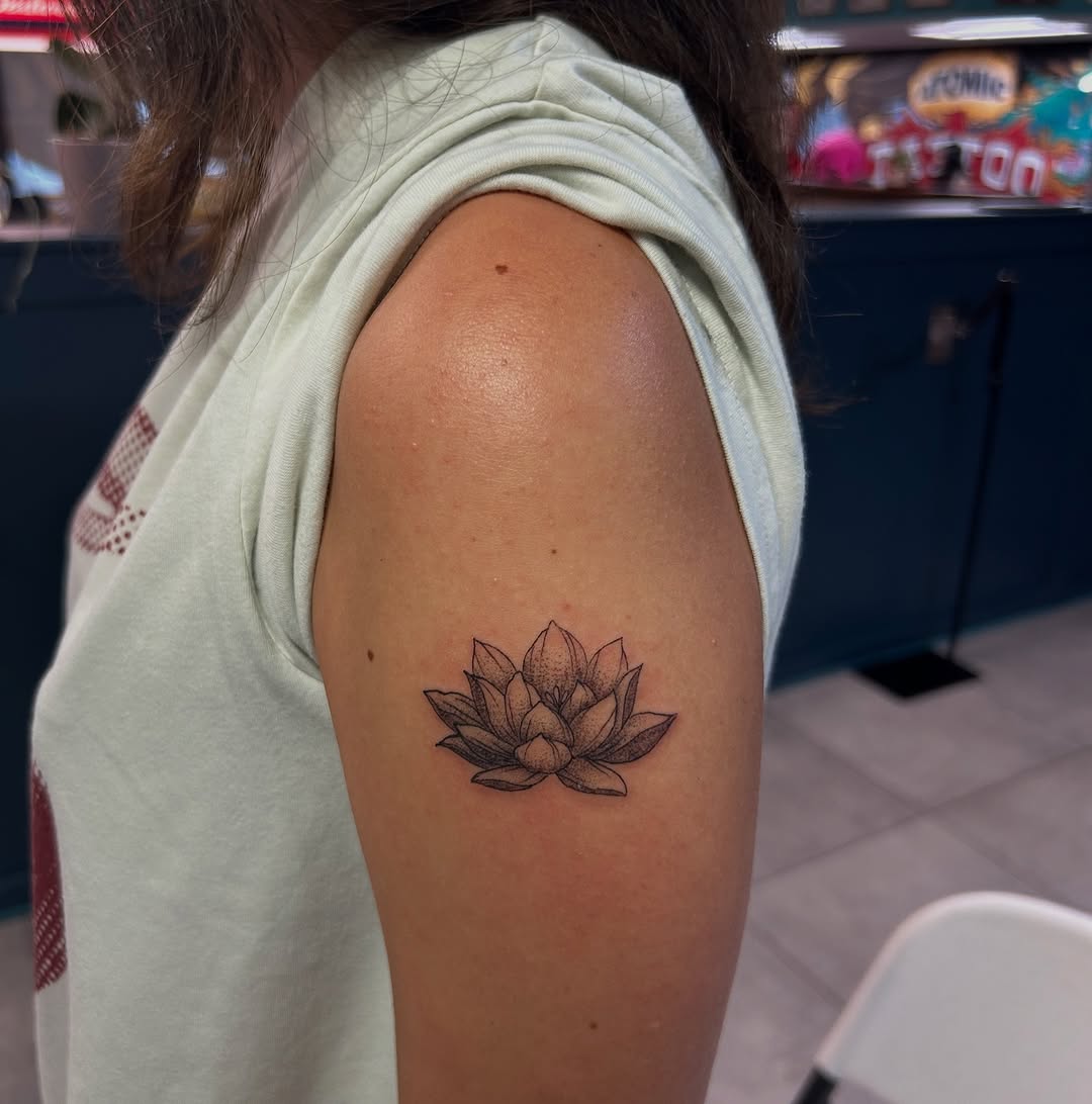 Tattoo by @torreyinks — fine_line, dotwork